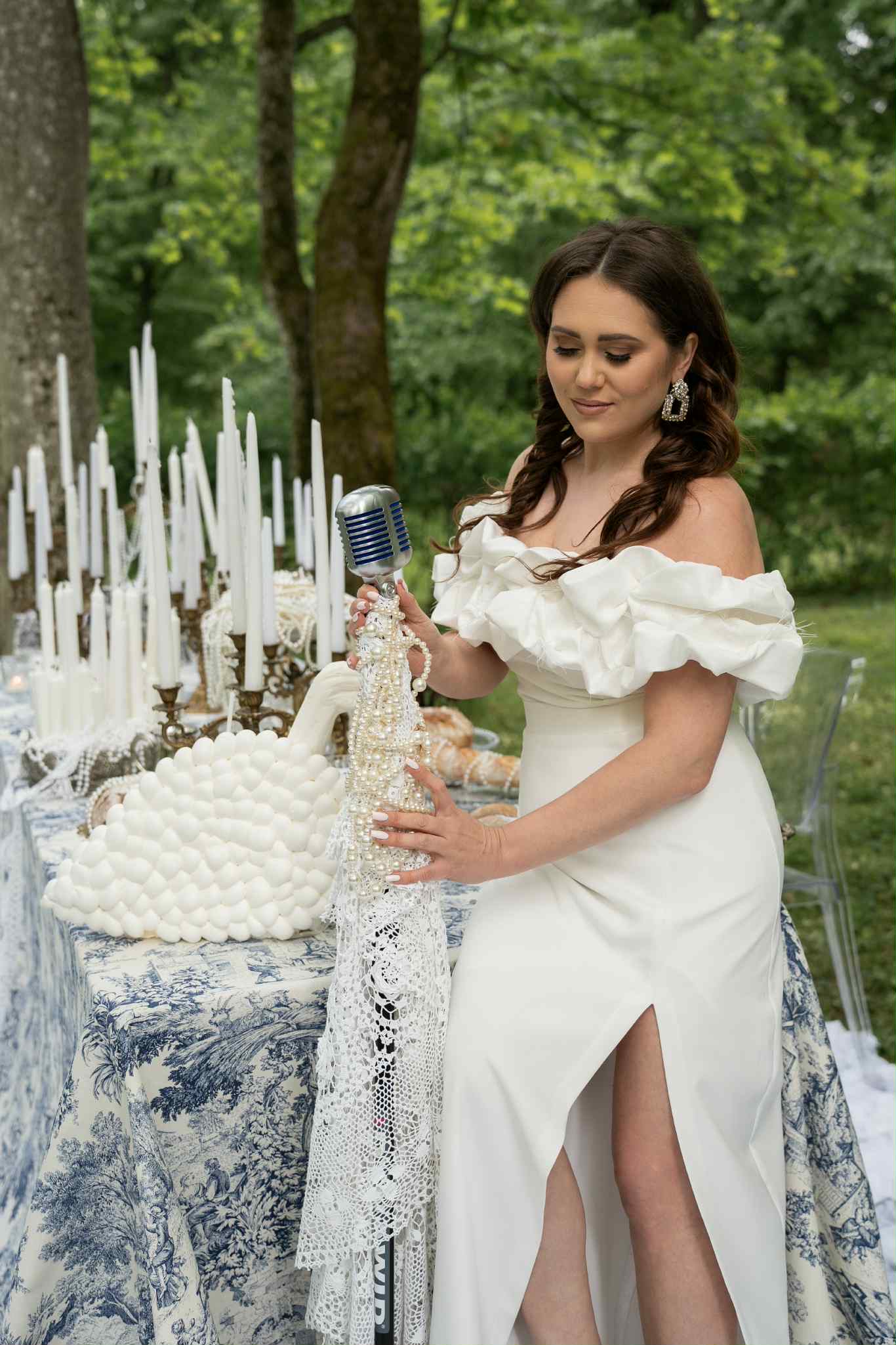 Natalia Bartkowska podczas oprawy muzycznej ślubu plenerowego